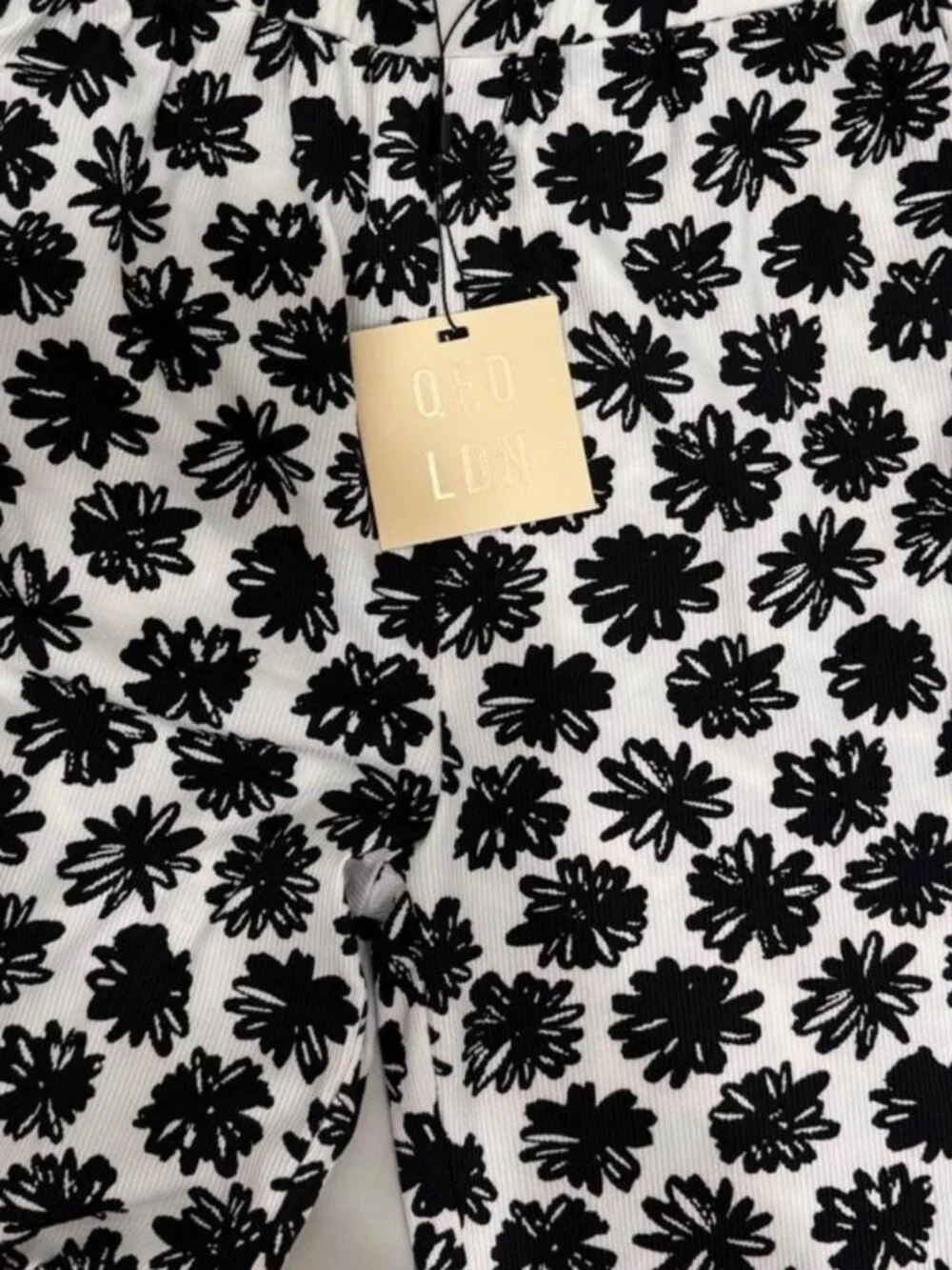 QED London Black and white floral print high-waisted straight-leg trousers - Picture 4 of 5